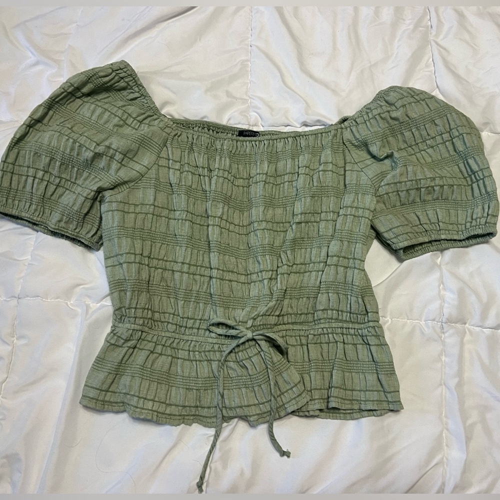 Green puff sleeve top
